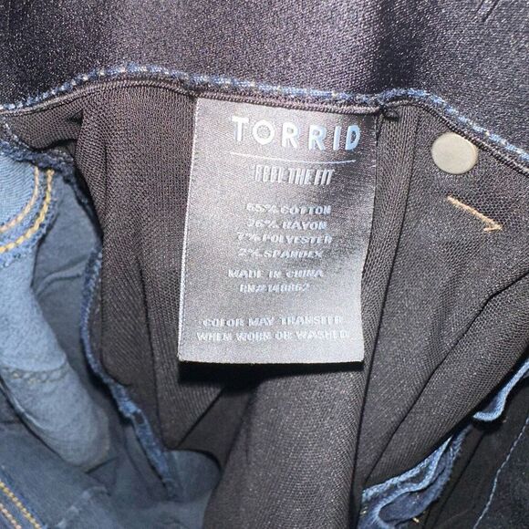 Torrid bombshell skinny 20 slimming stretchy jeans - Picture 4 of 4